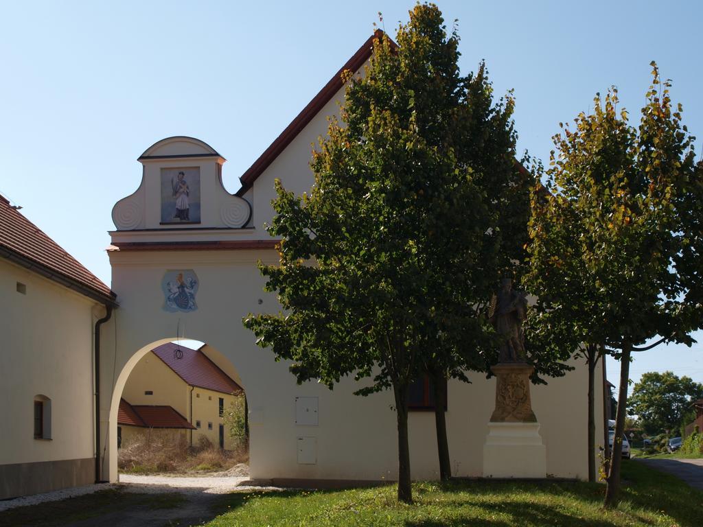 Penzion U Sv. Jana - Kraselovsky Dvur Exterior photo